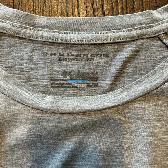 Columbia Heather Gray Short Sleeve Shirt - Picture 3 of 3